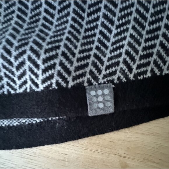 Title Nine Turtleneck Sweater Sz M Merino Wool Blend Pullover Herringbone Black - Picture 4 of 7